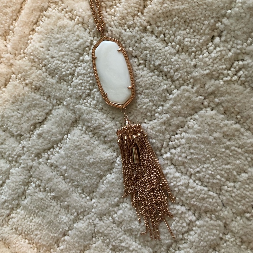 Kendra Scott Long pendant necklace
